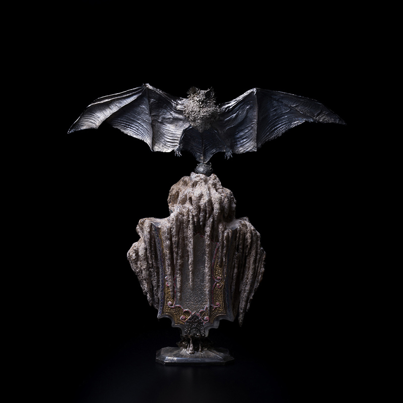 作品写真：蝙蝠鍾乳石飾瓶｜Photo:Stalactites Decorative Bottle with Bat